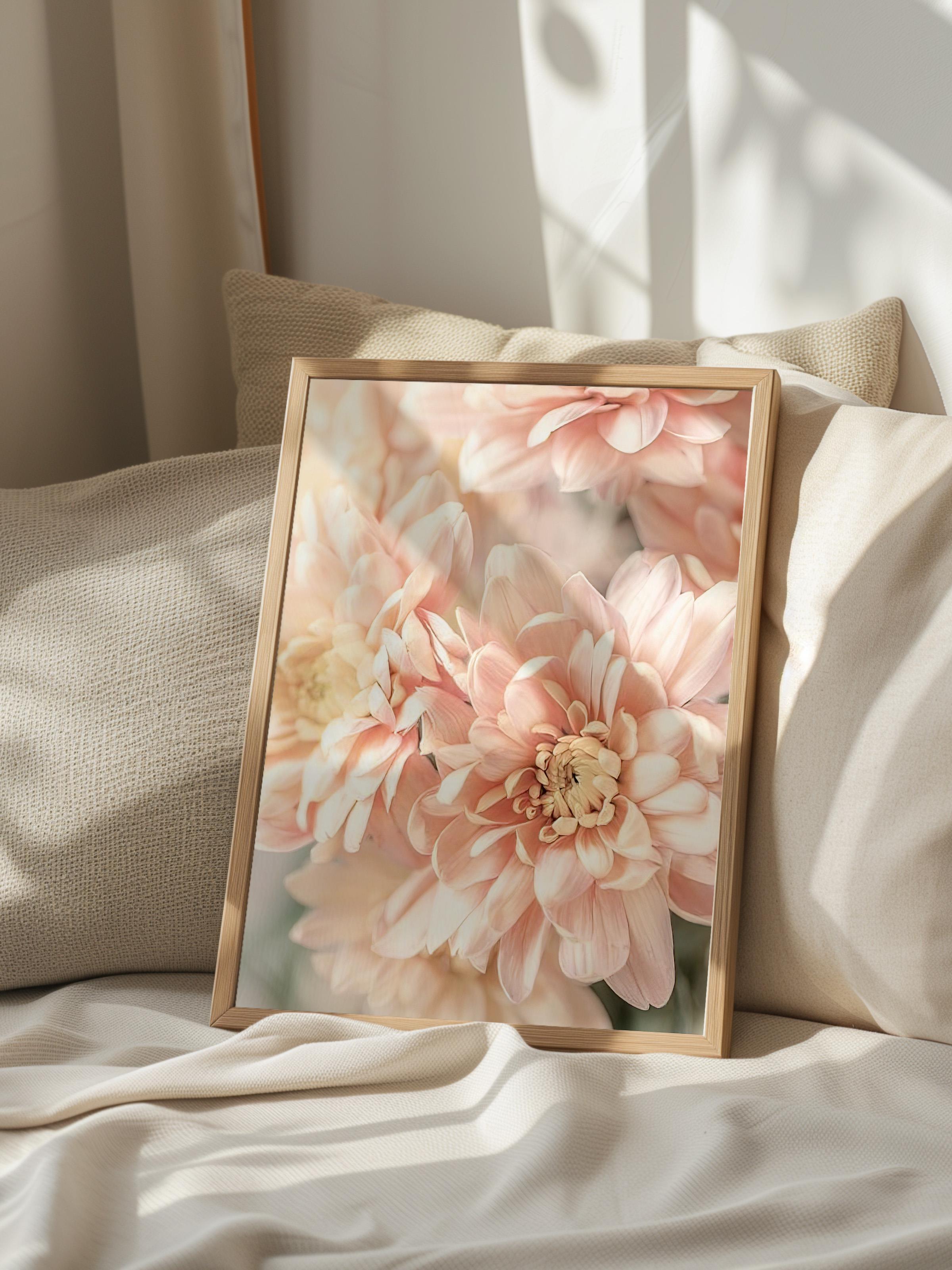 Pastel Dahlias Çerçeveli Tablo, Ahşap Çerçeve ve Poster, Duvar Tablosu Comfort Serisi NO:108388