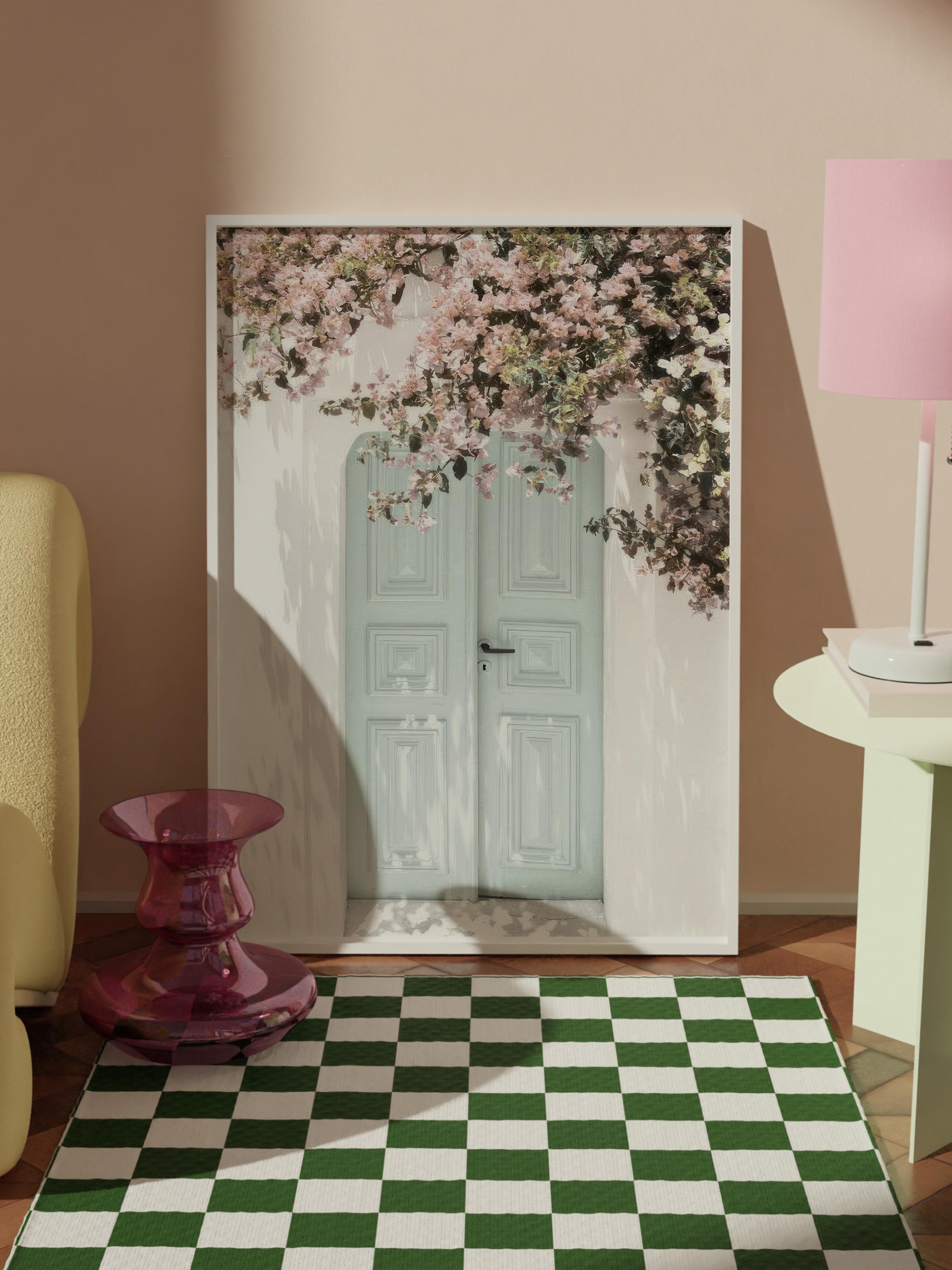 Pink Flower Door  Çerçeveli Tablo, Beyaz Çerçeve ve Poster, Duvar Tablosu Comfort Serisi NO:108449