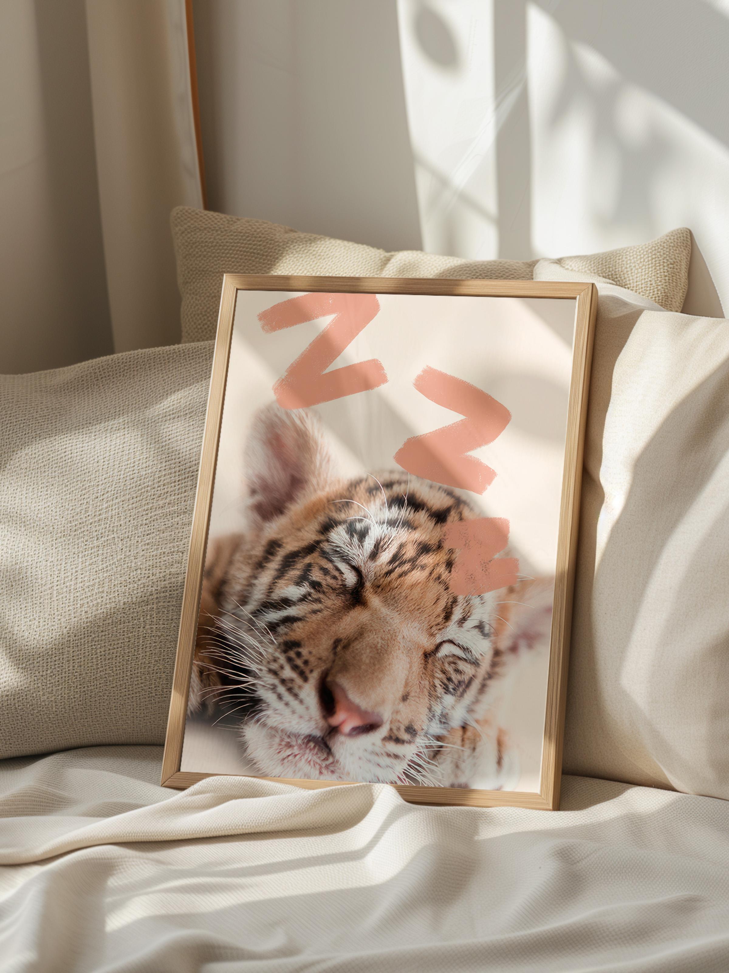 Sleeping Baby Tiger Çerçeveli Tablo, Ahşap Çerçeve ve Poster, Duvar Tablosu Comfort Serisi NO:108441